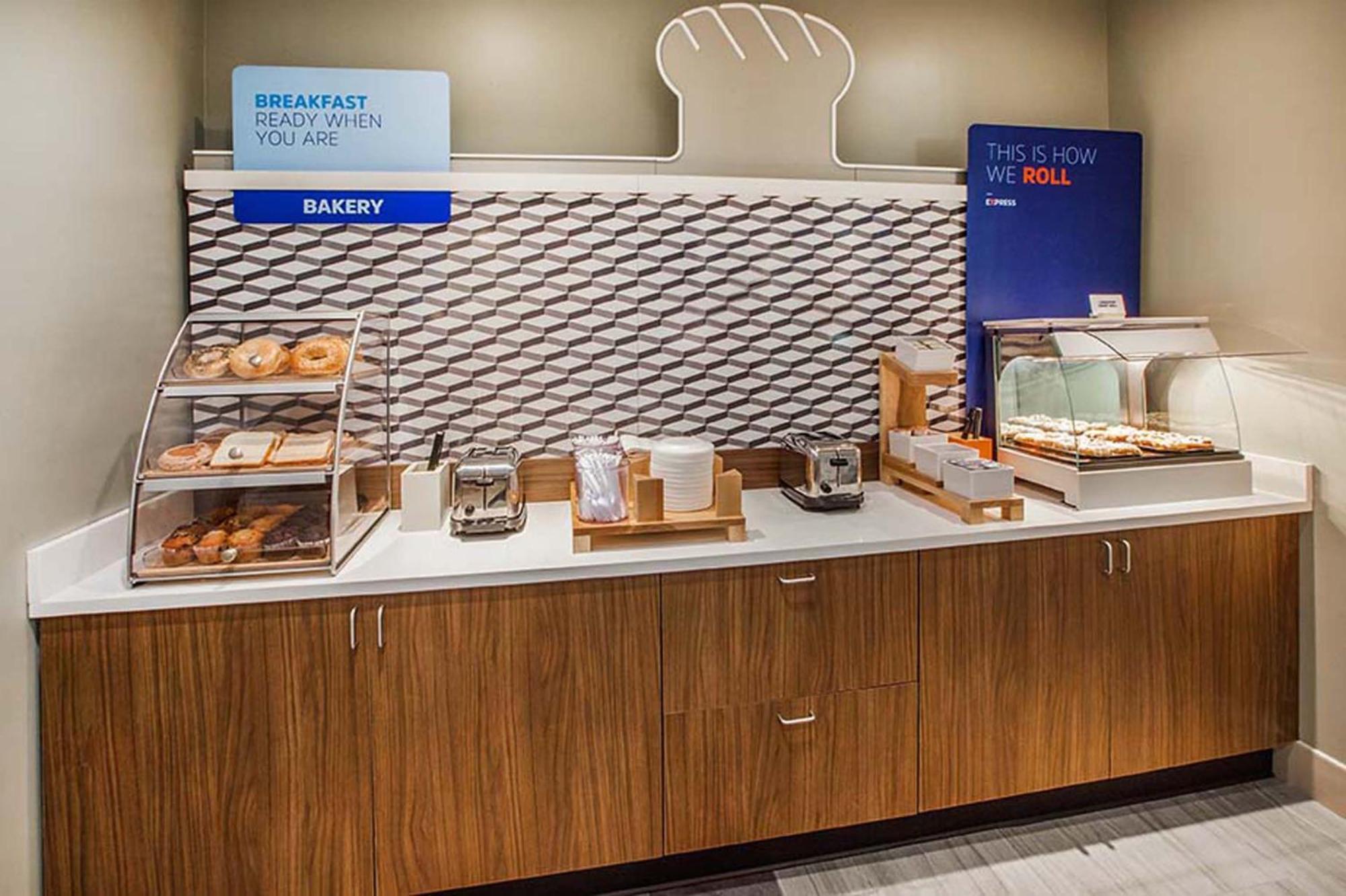 Holiday Inn Express & Suites - St. Petersburg - Madeira Beach By Ihg Extérieur photo