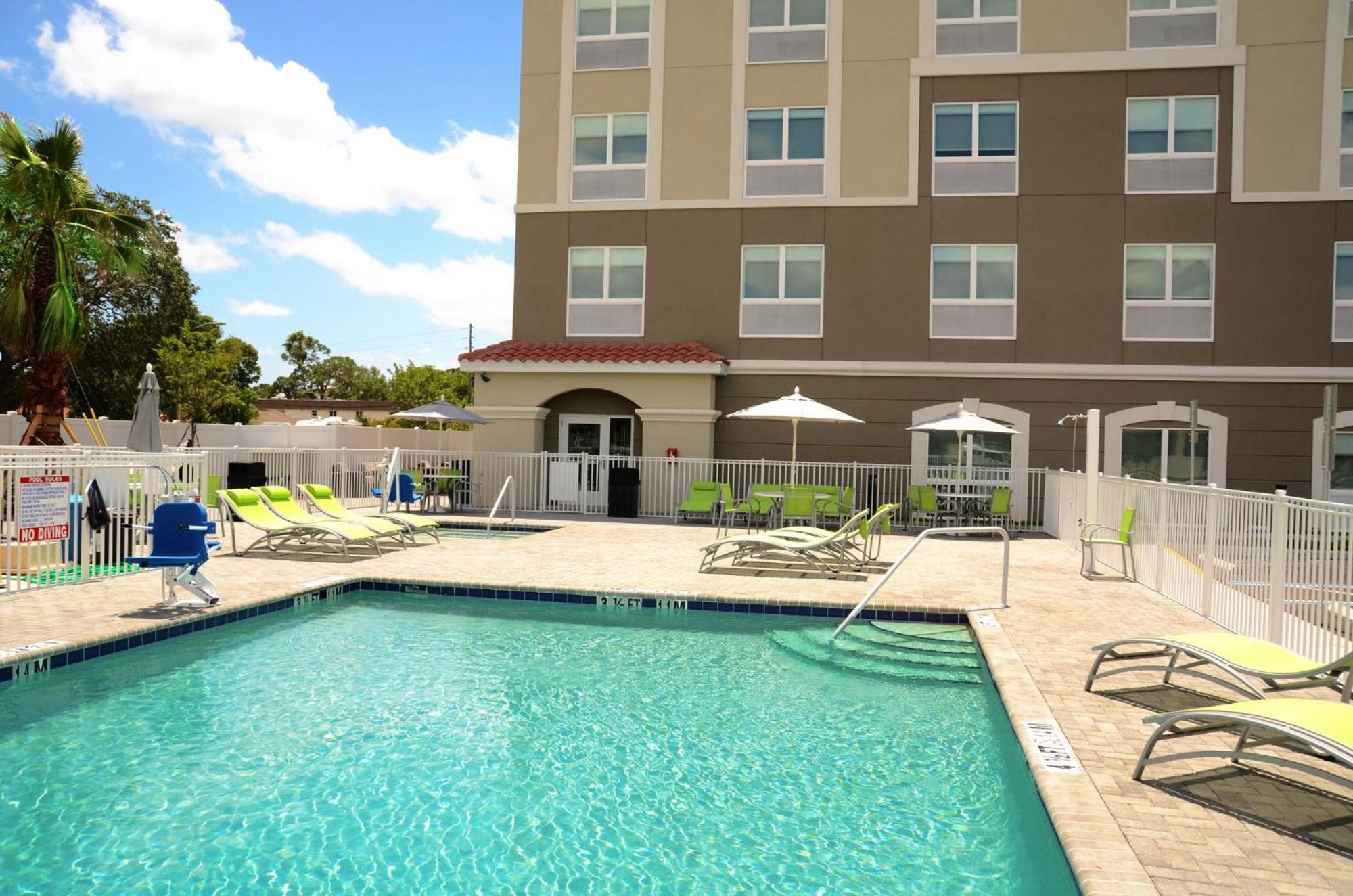 Holiday Inn Express & Suites - St. Petersburg - Madeira Beach By Ihg Extérieur photo